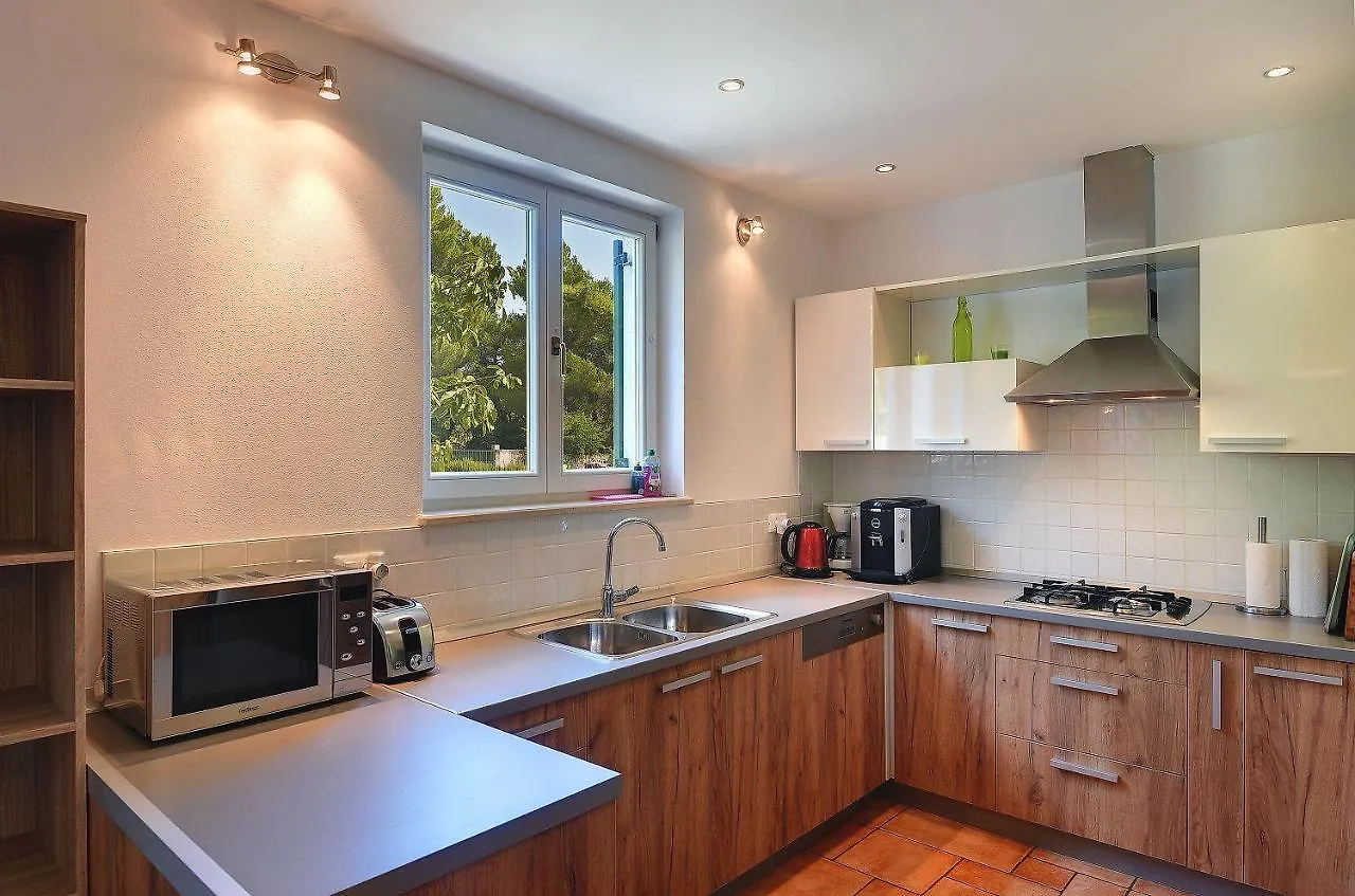 Holiday home Villa Mit Beheiztem Privatpool, Bbq, Darts Medulin