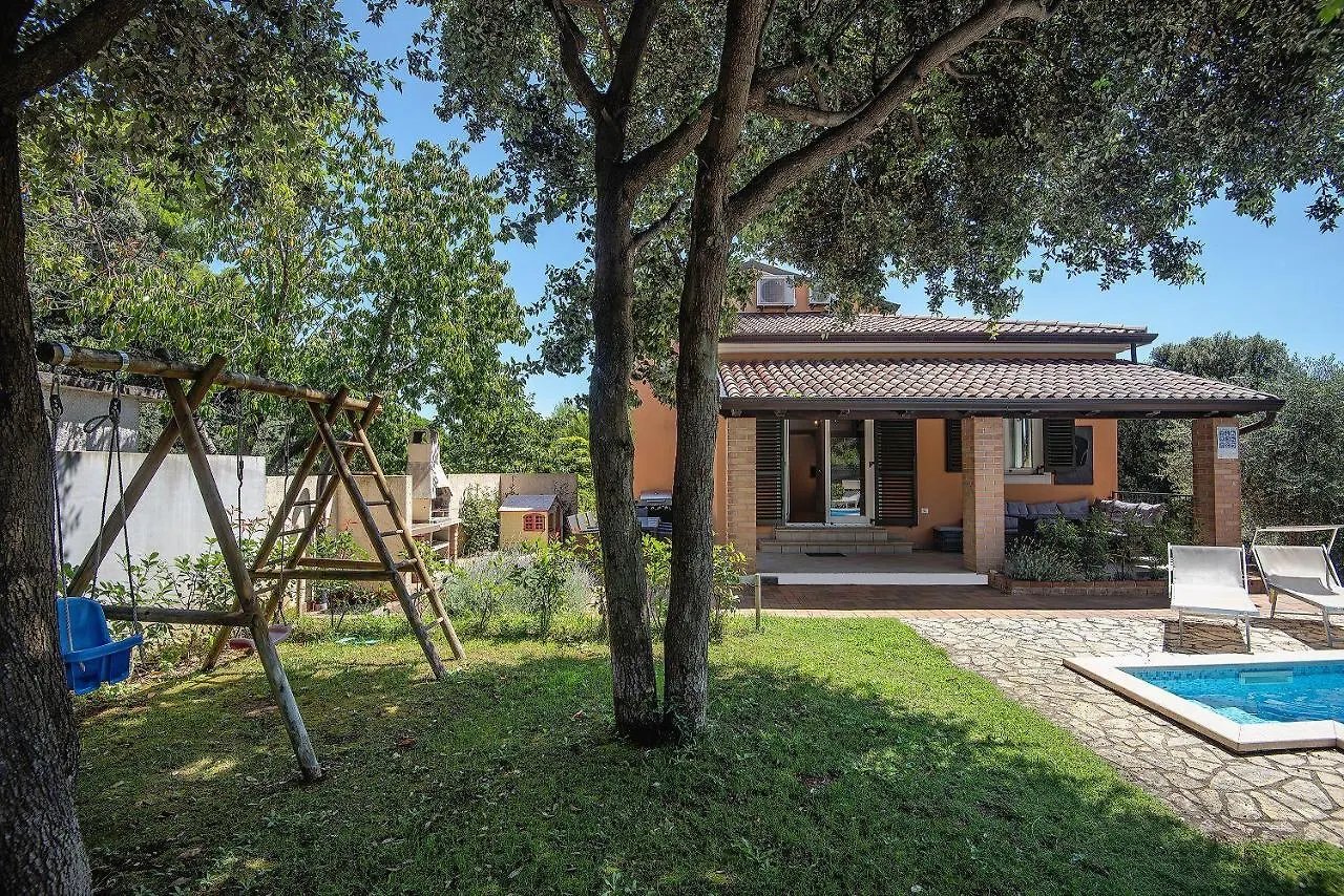 Semesterbostad Villa Mit Beheiztem Privatpool, Bbq, Darts Medulin