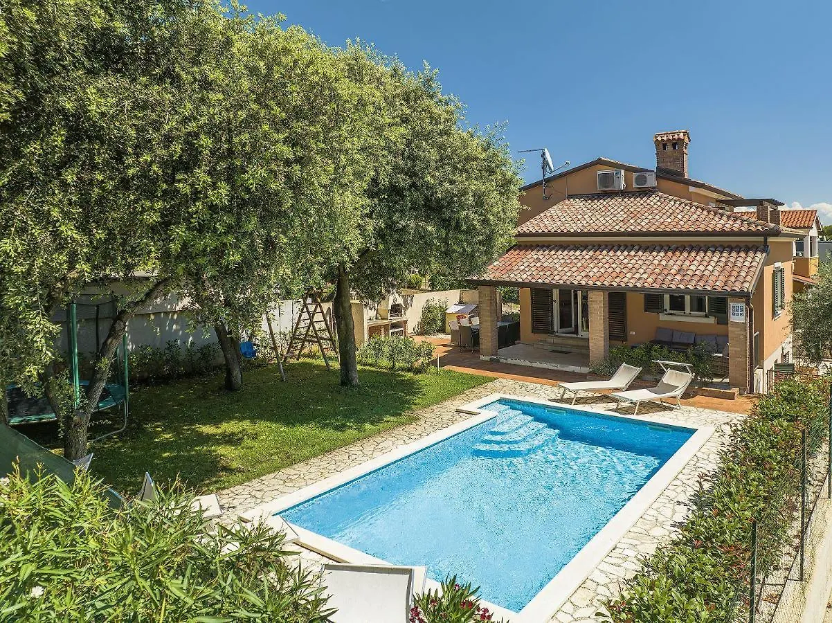 Holiday home Villa Mit Beheiztem Privatpool, Bbq, Darts Medulin Croatia