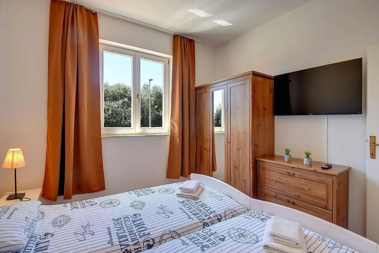 Villa Mit Beheiztem Privatpool, Bbq, Darts Medulin