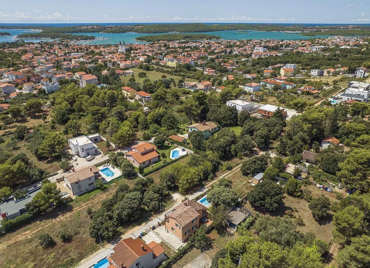 Villa Mit Beheiztem Privatpool, Bbq, Darts Medulin