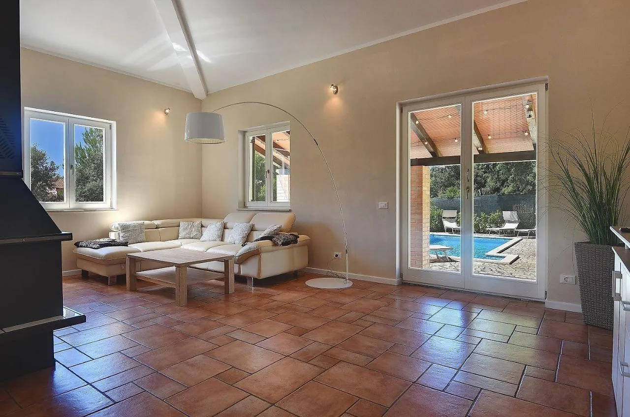 Villa Mit Beheiztem Privatpool, Bbq, Darts Medulin