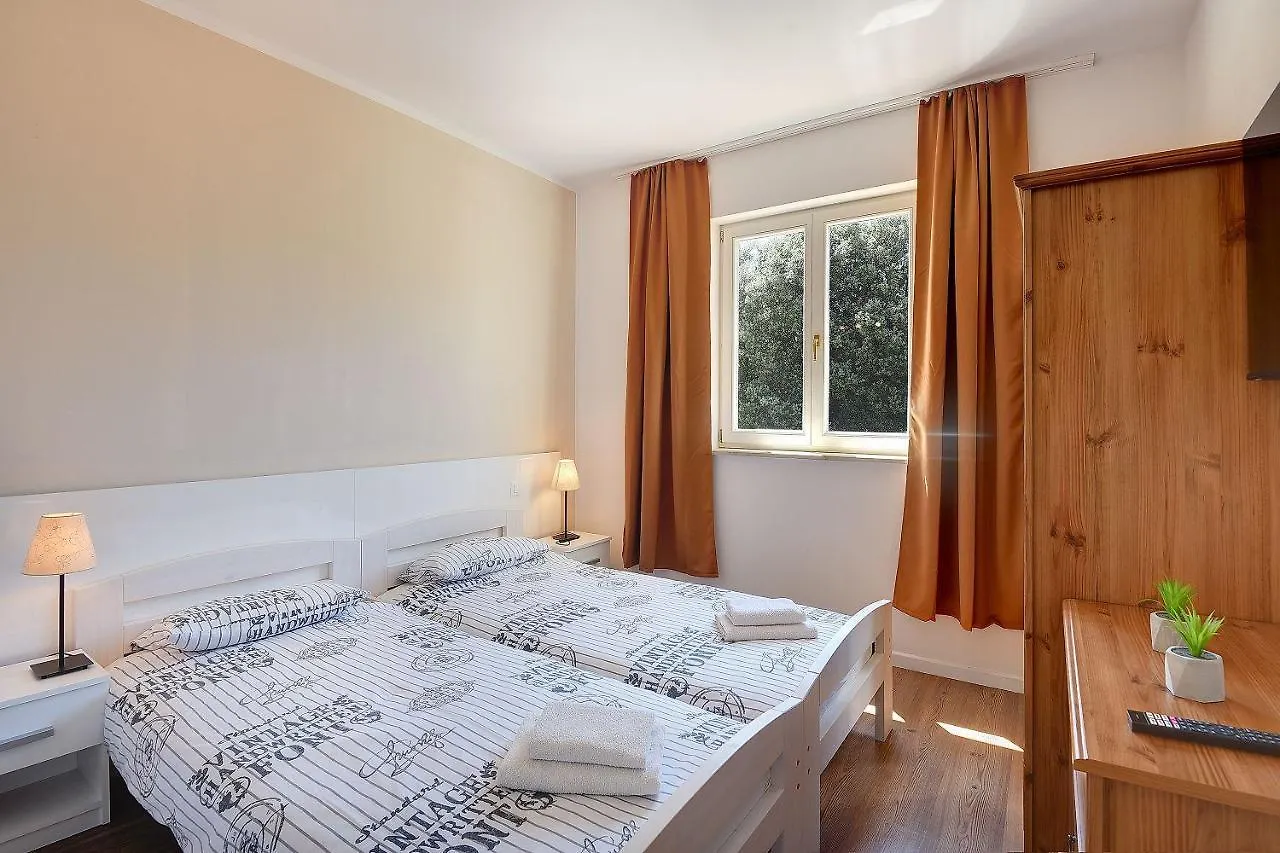Villa Mit Beheiztem Privatpool, Bbq, Darts Medulin